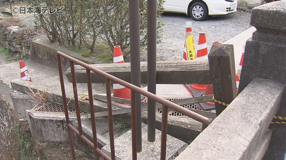 【島根県大田市】地方公務員の男性2人を書類送検　2023年3月に石見銀山遺跡内を観光していた女性が死亡　もたれかかった木製の柵が折れ川に転落
